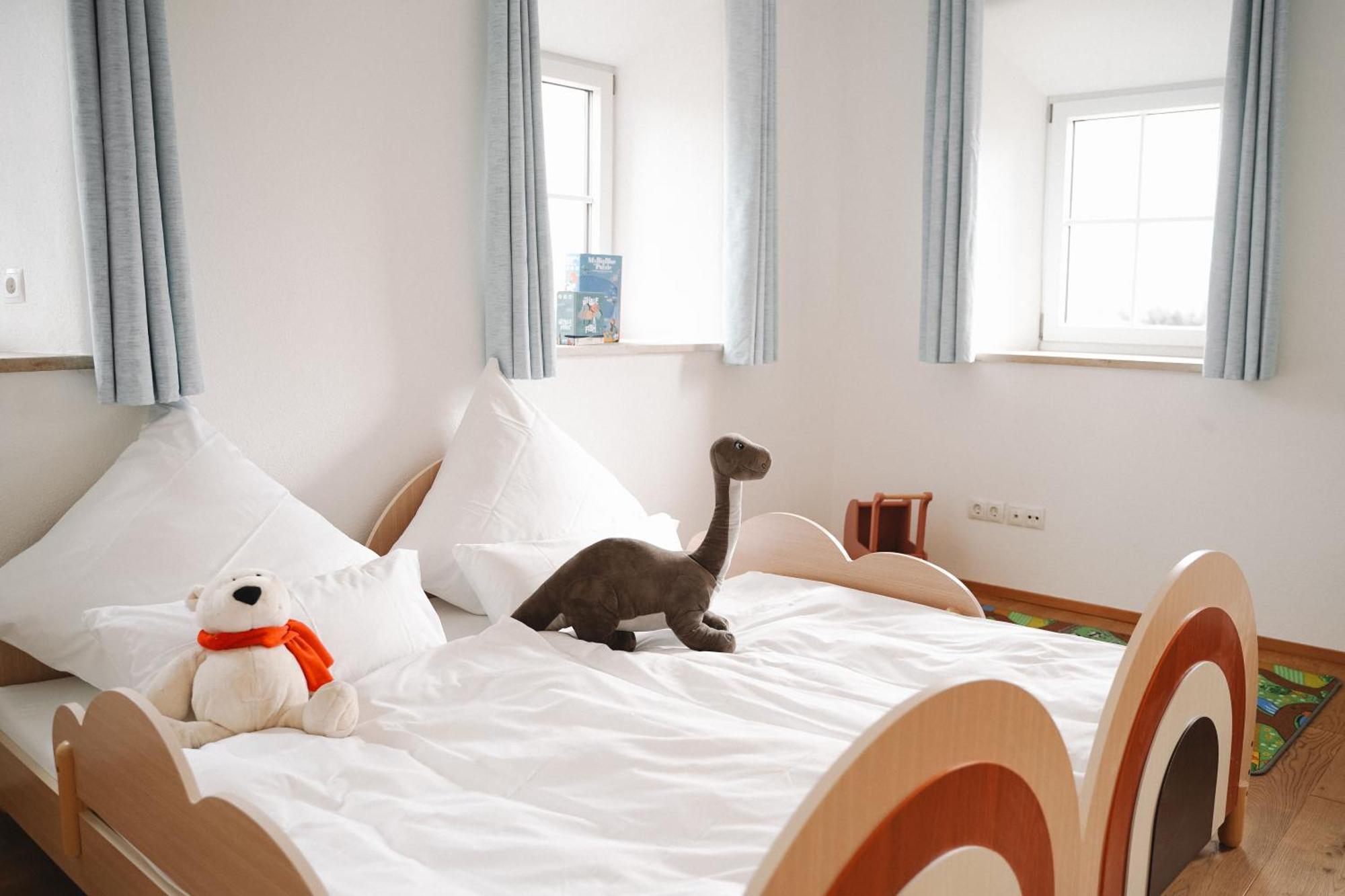 Black Horse Family Apartment - Barrierearm - Pfotenglueck - Familienzeit By Loewenherz Homes Stephanskirchen Extérieur photo