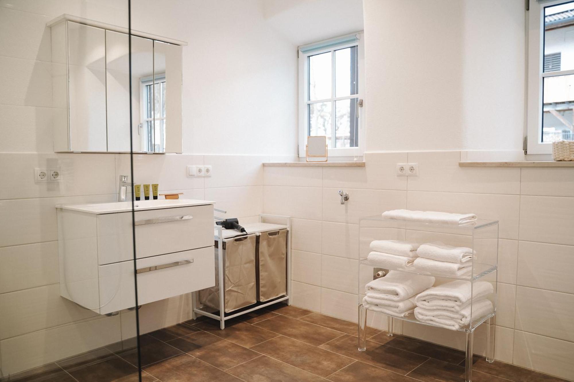 Black Horse Family Apartment - Barrierearm - Pfotenglueck - Familienzeit By Loewenherz Homes Stephanskirchen Extérieur photo