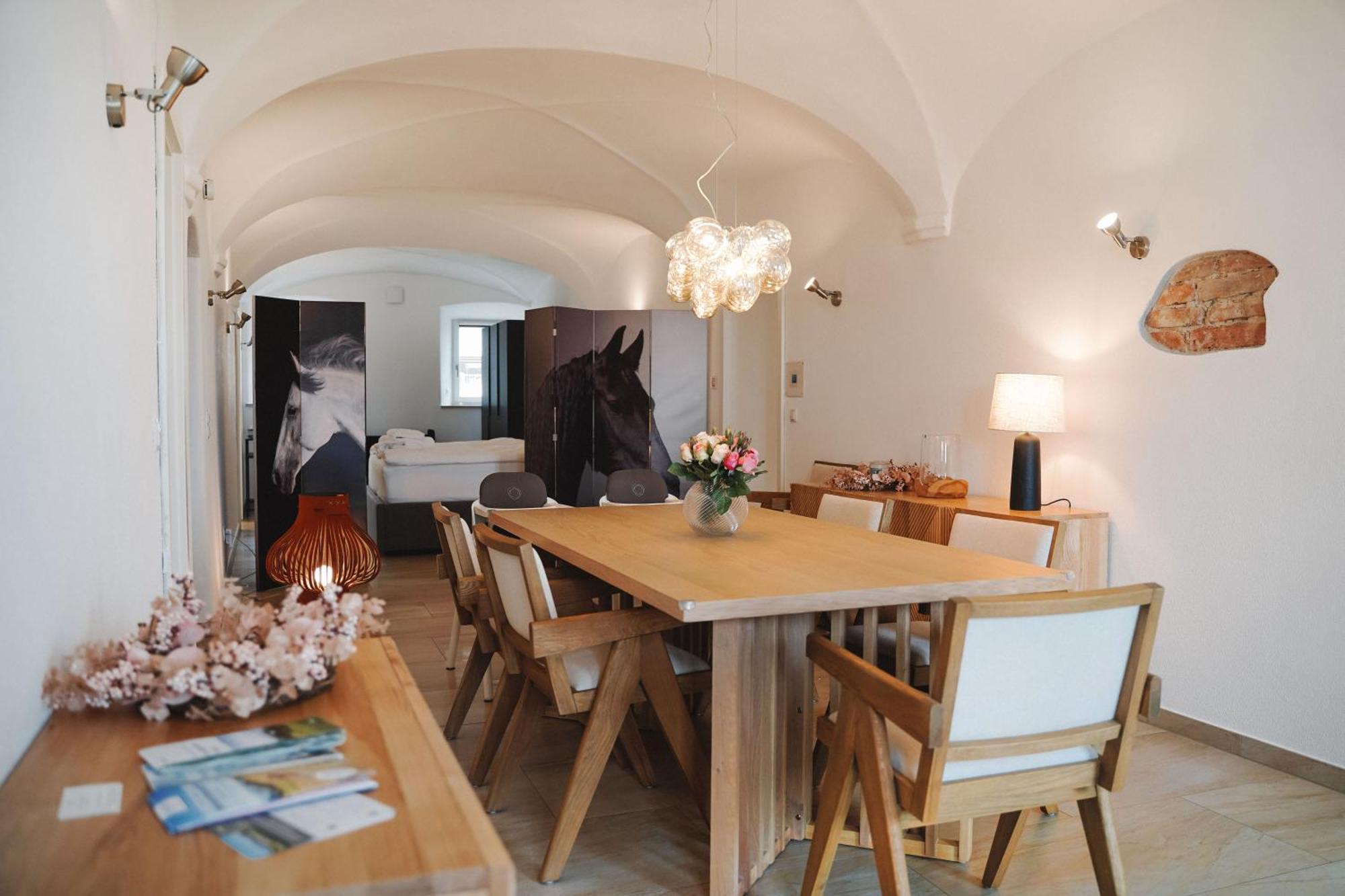 Black Horse Family Apartment - Barrierearm - Pfotenglueck - Familienzeit By Loewenherz Homes Stephanskirchen Extérieur photo